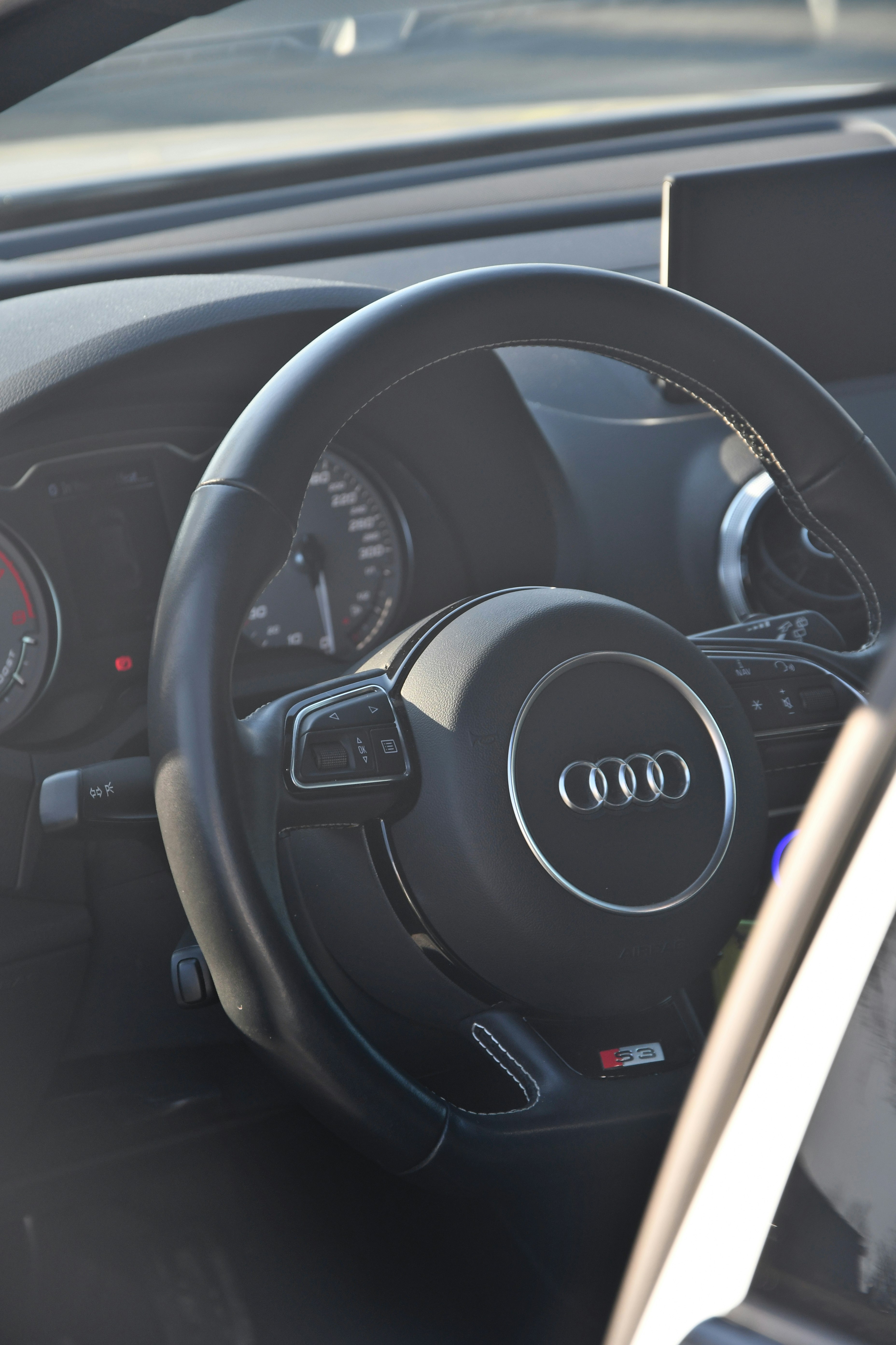 black and gray jeep steering wheel